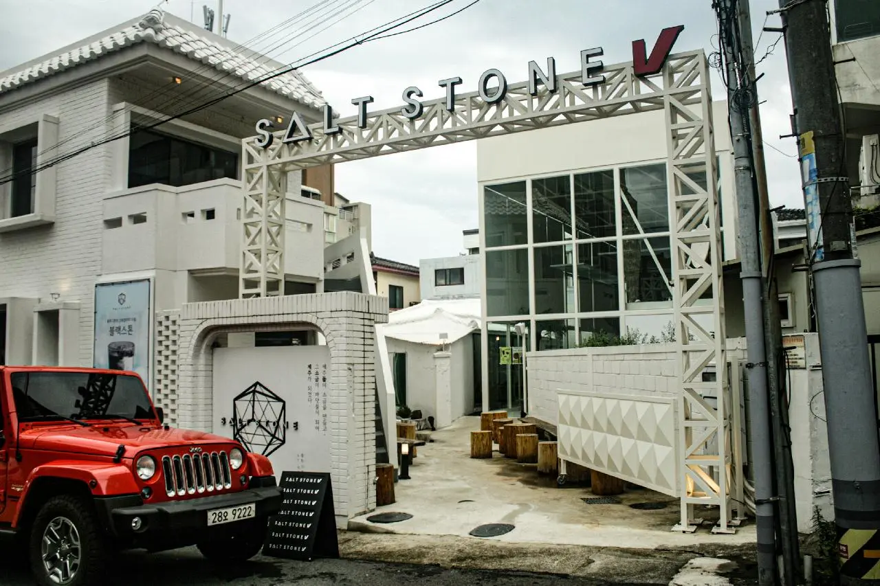 Saltstone V Store (솔트스톤브이점)