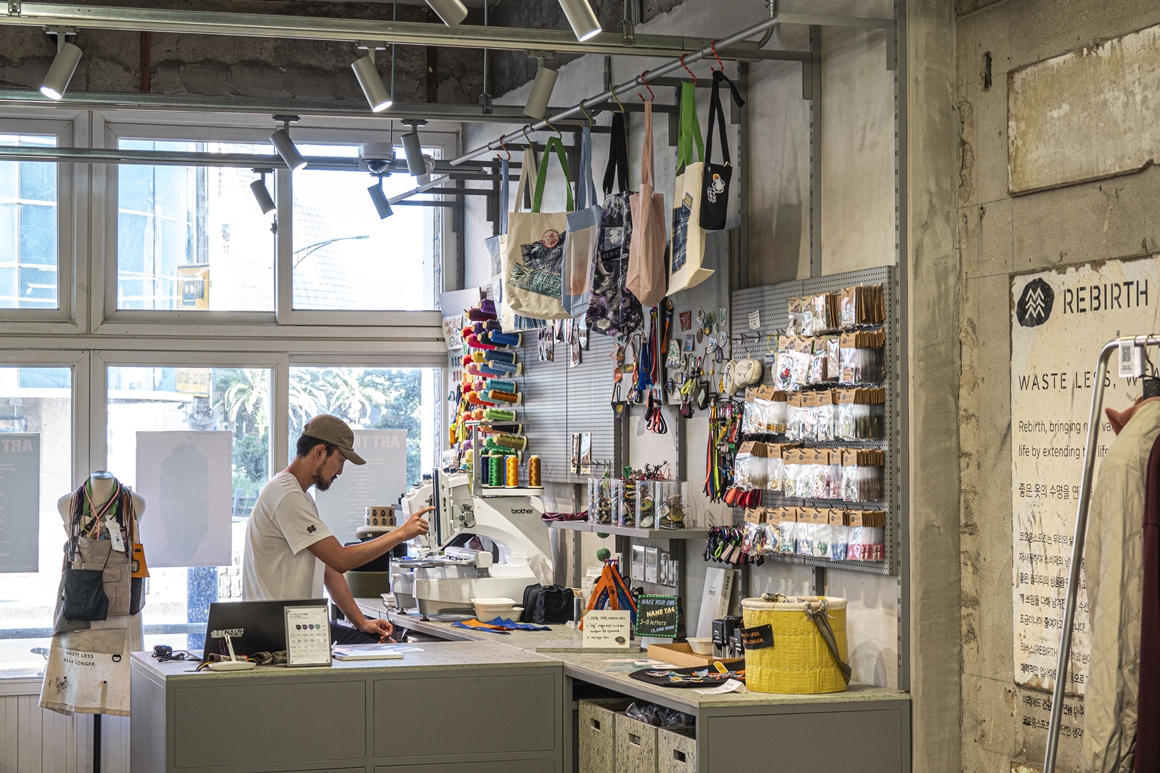 활짝 피어나는 예술섬 제주 <다같이 놀자, 전시 따라서! 제주 아트 트랙>