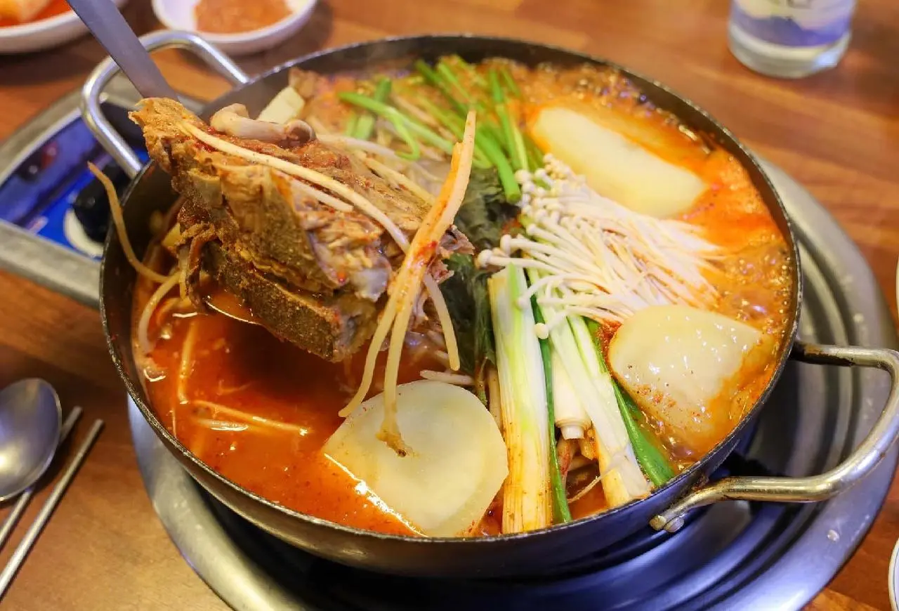 24 hour pork bone stew (24시뼈다귀탕)