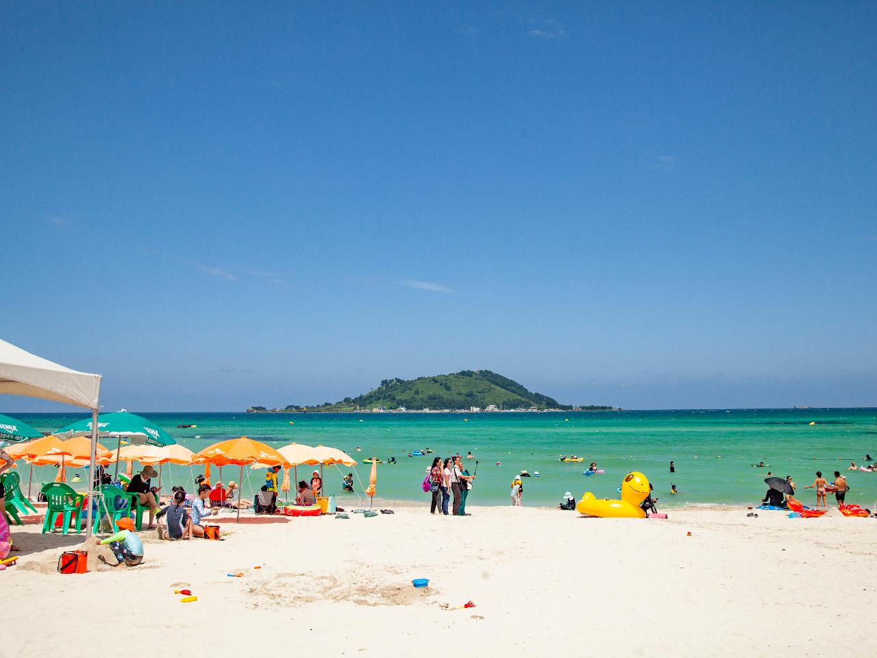 Picture Perfect Day At Hyeopjae Beach In Jeju KwaveBlog