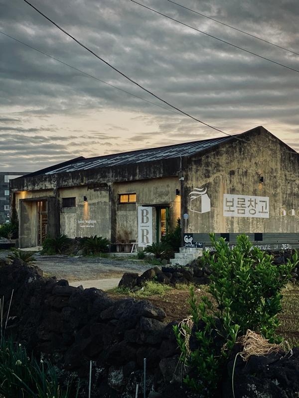 사진 스폿을 가진 카페 Best 3  <사진 스폿을 가진 카페>