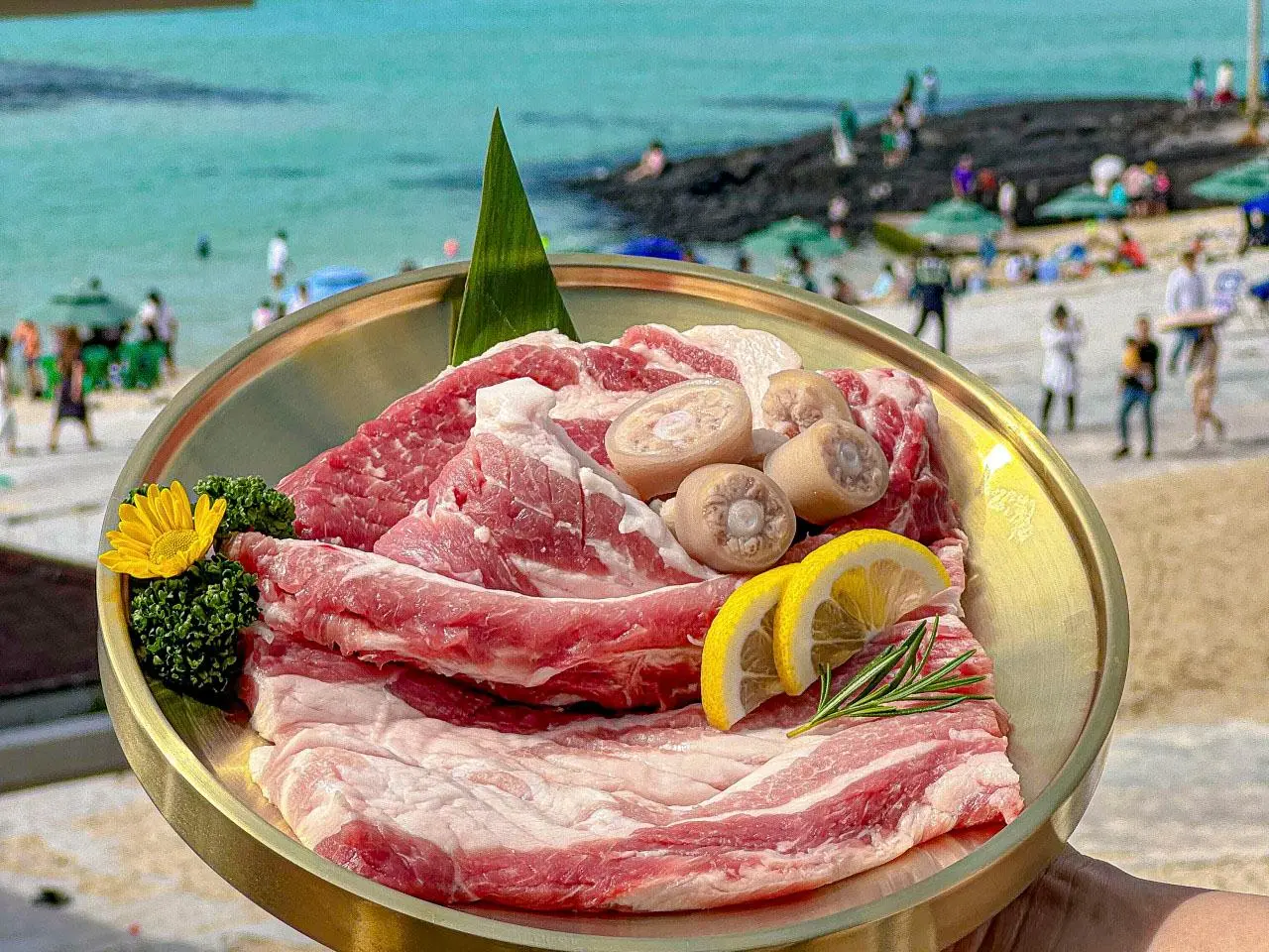 Inggung Hanlim Hyeopjae Black Pork (잉겅 한림협재흑돼지)