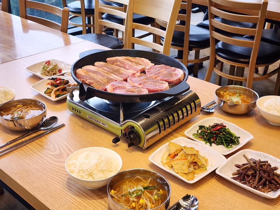 평화로한식뷔페