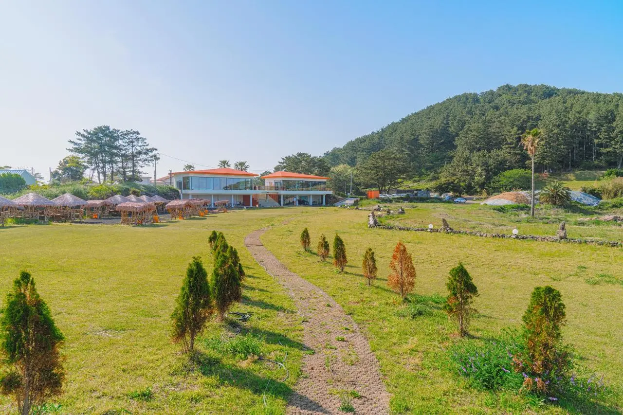 DeleKoomda Jeju Aewol Branch (드르쿰다 제주 애월점)