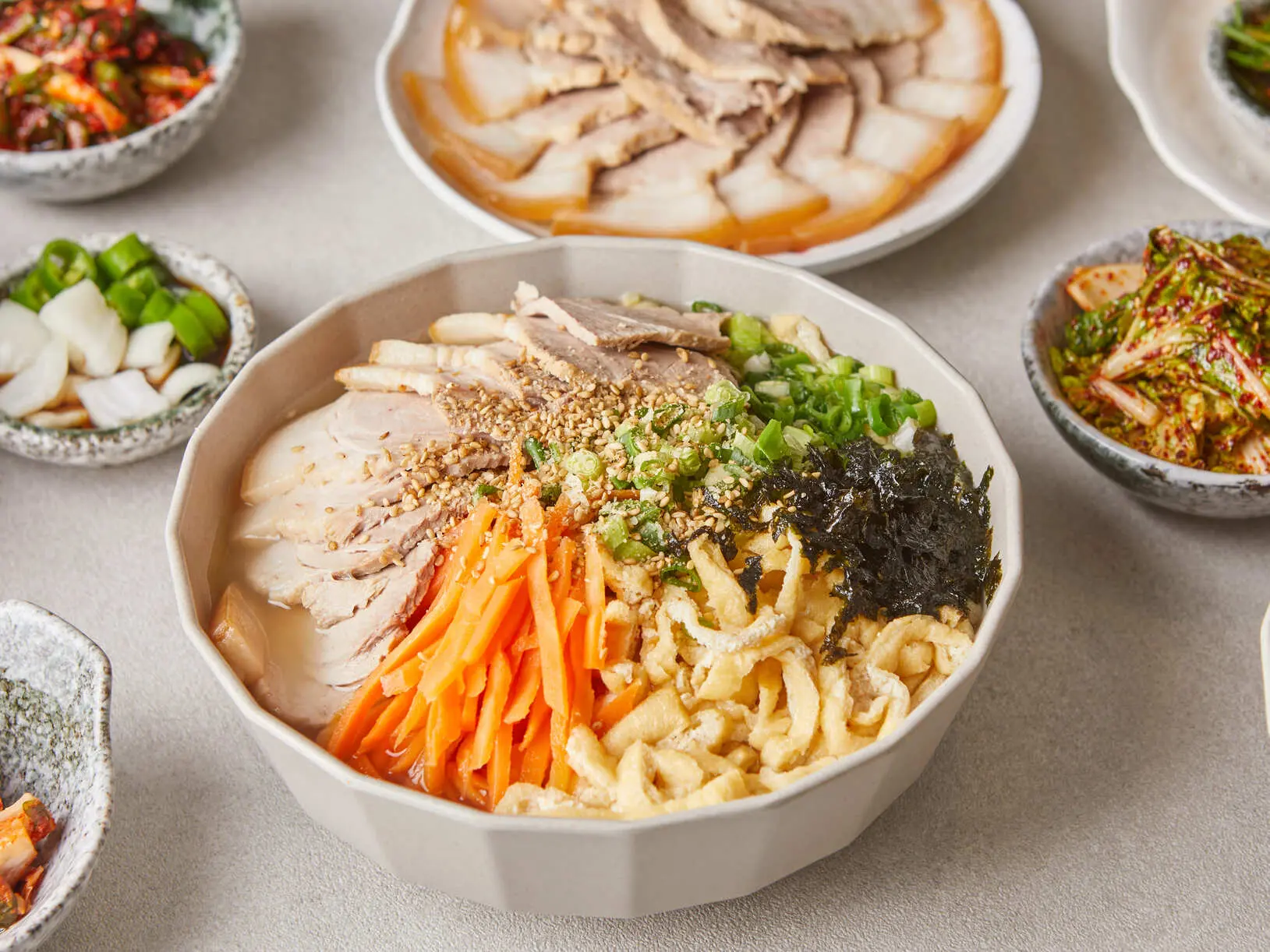 Mom's Noodles (엄마국수)