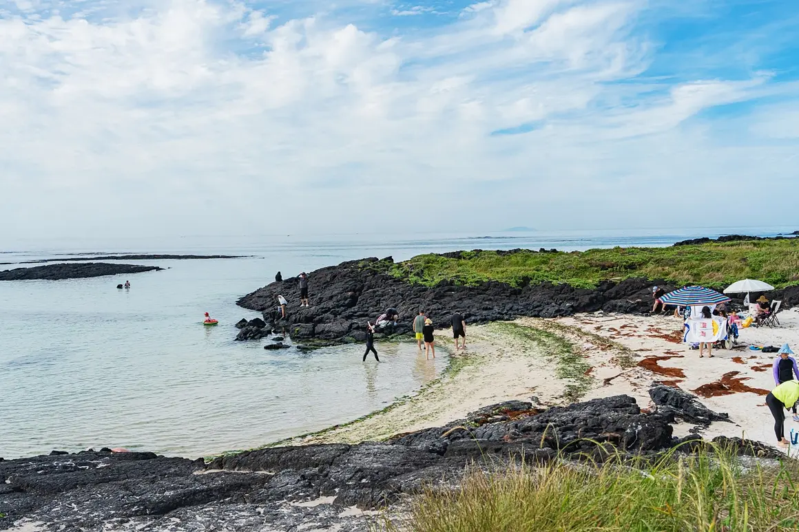 Visit Jeju 2026年夏の案内に掲載された済州島の自然シュノーケリング実景