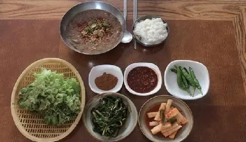 넉둥베기 고사리육개장 사진
