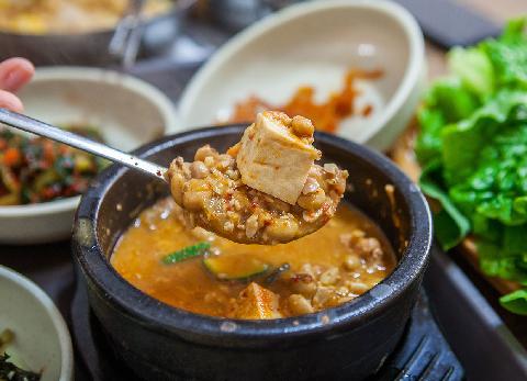 Twice the goodness for half the price? Jeju restaurants that islanders love 대표이미지