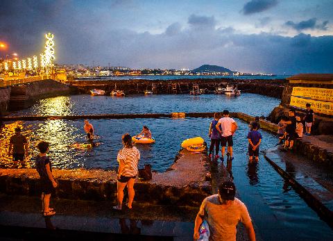 Looking for a super summer spot? Keep cool on your Jeju vacation 대표이미지