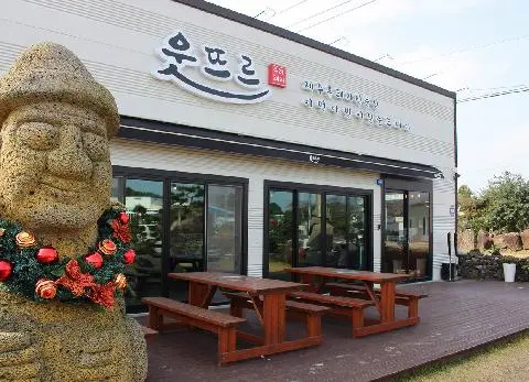 웃뜨르우리돼지 사진