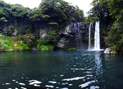 Cheonjiyeon Falls 대표이미지