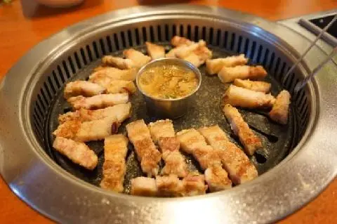 미소짓는 흑도야지 사진
