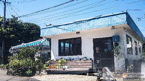 Lots to see everywhere: “Jongdal-ri” <Town at the end of Jeju>