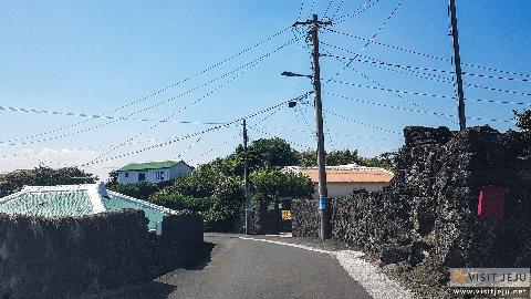 Lots to see everywhere: “Jongdal-ri” <Town at the end of Jeju>