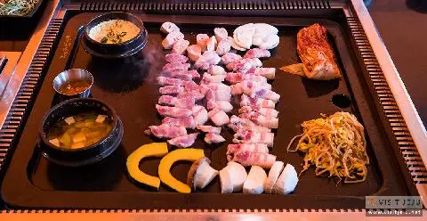 돼지굽는정원 사진