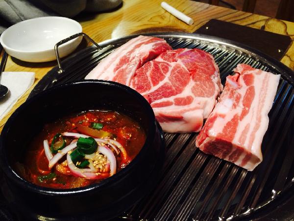 바다보면서 삽겹살~ 김치찌개 필수!!