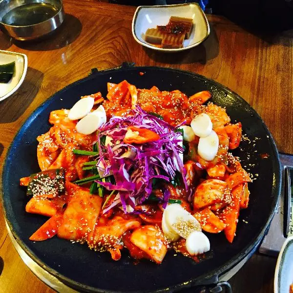 맛은 각자 판단... 퍼포먼스는 굿