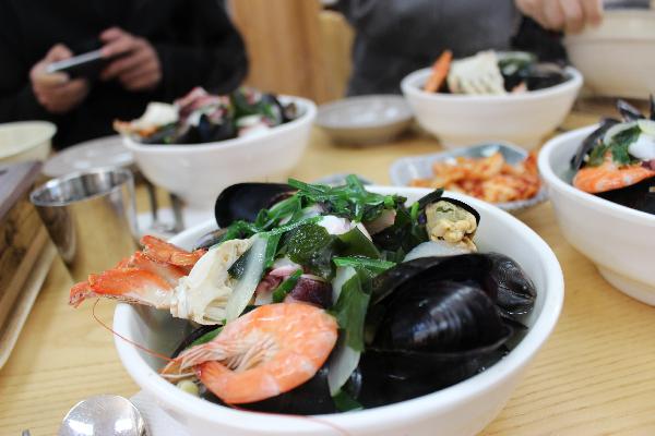 우도에서 바이크 신나게 타고 추운 몸 녹이러 해녀식당에서 해물라면 클리어!!