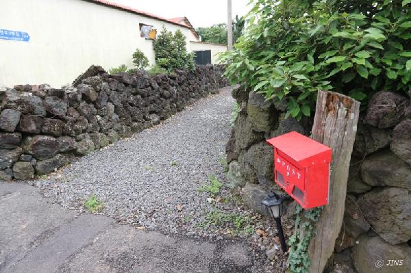 초민박에서의 하루<br>제주여행의 설레임의 시작<br>독채라 누구의 눈치도 보지않고<br>쉬고 또 쉴수있는곳<br>조용한 제주를 찾고있다면 바로 여기!