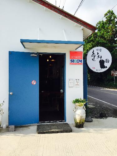 성게라면과 돼지고기커틀릿이 주 메뉴