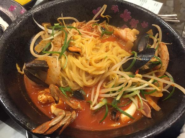 제주시 하귀에 위치한 비바리탕수육집 크림짬뽕 특이해요 탕수육은 고기가 엄청 두껍고 소스가 특이하고 맛있어요 ㅎㅎ