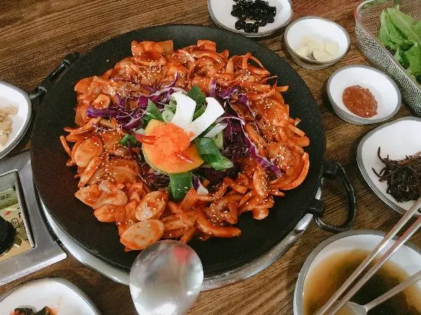 한치 주물럭과 한라산 비빔밥의 환상적인 콤비 맛있게 먹었습니다 👍🏻