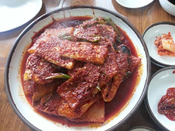 아침 일찍 가야만 맛 볼 수 있는 곳. 밥한공기는 눈깜짝할 사이에 뚝딱이지요.