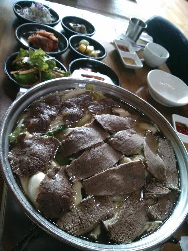 고기로 덮인 만두전골~<br>으쌰~~으쌰~~~몸 보신한 기분~