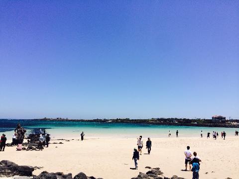 #우도 #하고수동해변<br><br>투명한 물색깔과 고운 모래빛깔로 너무 예쁜 곳.