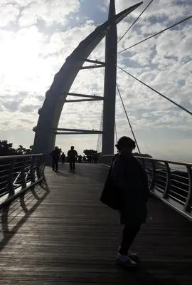 #제주 겨울 #새연교 위에서 새로운 인연을 기념하며..&ltbr&gt힘겨웠던 2017년 일을 마치고, 2018년에는 어떤 일을 하게 될지 기대하며 처음 떠나 본 제주패키지 여행중~