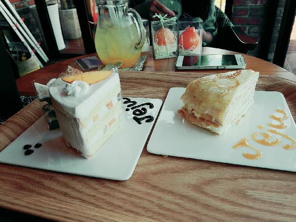 너무너무 맛있었던 케익과 핫케익.. 늦게 가서 케익이 많이없었지만 너무 맛있었다 ㅠ.ㅠ