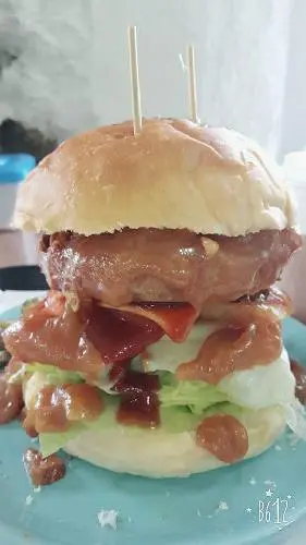 우도  맛집을 클릭했는데<br>피노키오라 버거집을 찾는중 헤메다<br>하하호호가 문전성시를 이루고 있었다<br>식후 다음장소로 이동하면서보니 바로 코너옆에 피노키오 발견ㅠ<br>하하호호버거도 괜찮았어요