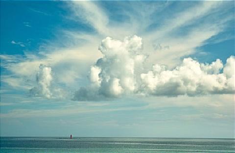 멋진 구름이 바다 위에 떡하니!!!<br>종달리해안도로는 추천 드라이브코스~~~^^