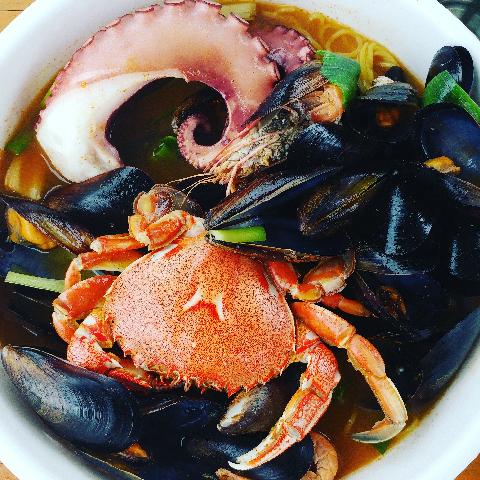 #먹거리<br>섭지코지에 가는 길에 우연히 들른 식당에서 맛본 역대급 해물라면