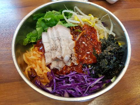 제주에 별미죠~ 고기국수^^<br>비빔이 더 맛있는듯~~