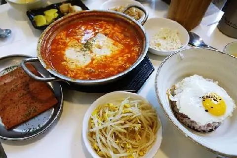 미송식탁 사진