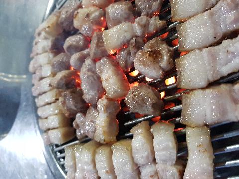 흑돈향에서 흑돼지를.. 또 생각난다.