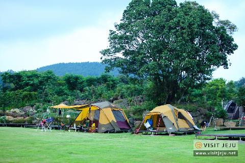A great summer outdoors: Camping on Jeju 대표이미지