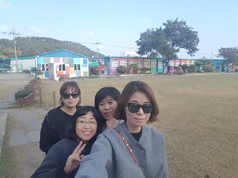 초등학교 동창들과 함께한 가을 여행 속 방문한 애월 더럭분교