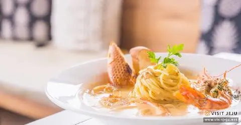맛있는 음식에 여행의 기쁨은 두 배! <제주 식도락 여행> 대표이미지