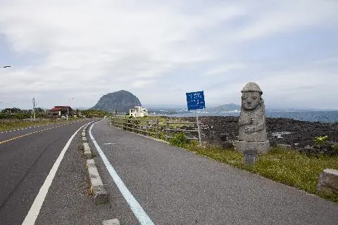 Feel the Breeze From the Sea <Cycling Jeju: A Two-Wheeled Journey Along Dazzling Coastline>