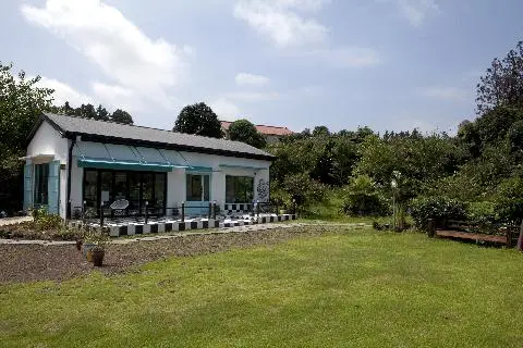 돌담한길펜션 대표이미지