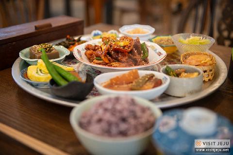 Great Dine-alone Spots on Jeju 대표이미지