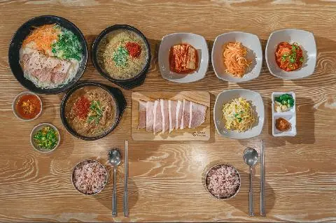 Traditional Jeju Island Foods 대표이미지