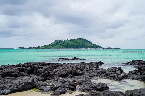 Our summer blues in Jeju Island <Fall in Love with Jeju’s Summer Again> 대표이미지