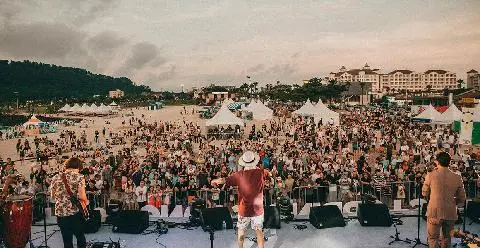 7月の見逃せない観光スポット10選　「きれいな水の中で思いっきり遊ぼう!」