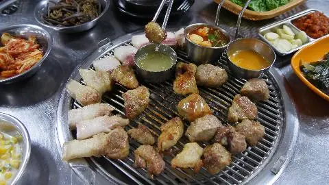 까망돼지 사진