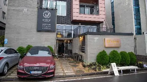 디뷰 사진