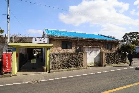 더애월 흑돼지 김치찌개 두루치기 전문점 대표이미지