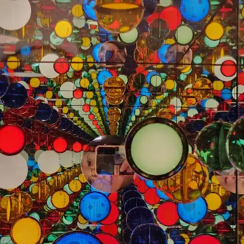 {"kr":"본태박물관"}